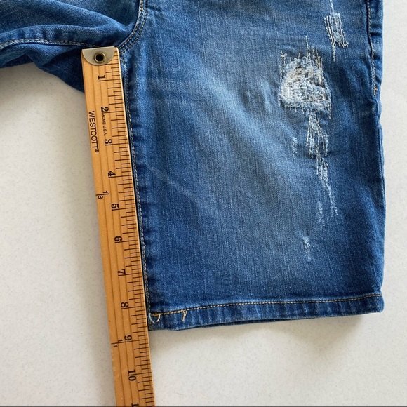 Jolt Lightly Distressed Jean Shorts Size 3 Juniors Medium Dark Wash - Picture 10 of 10